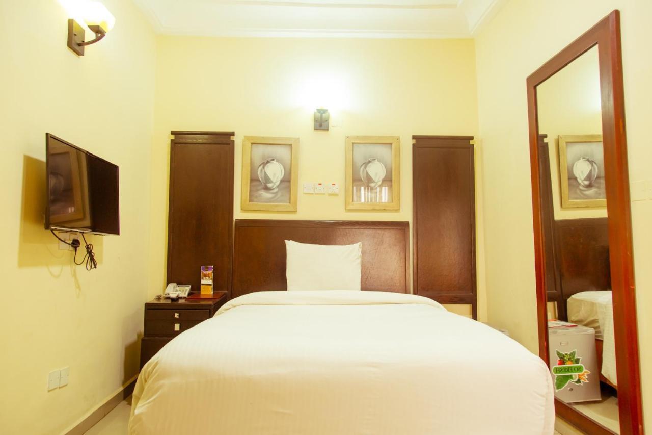Hotel Reno Αμπούζα Εξωτερικό φωτογραφία